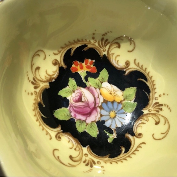 1930s Vintage PARAGON Teacup and Saucer Set - Picture 8 of 8